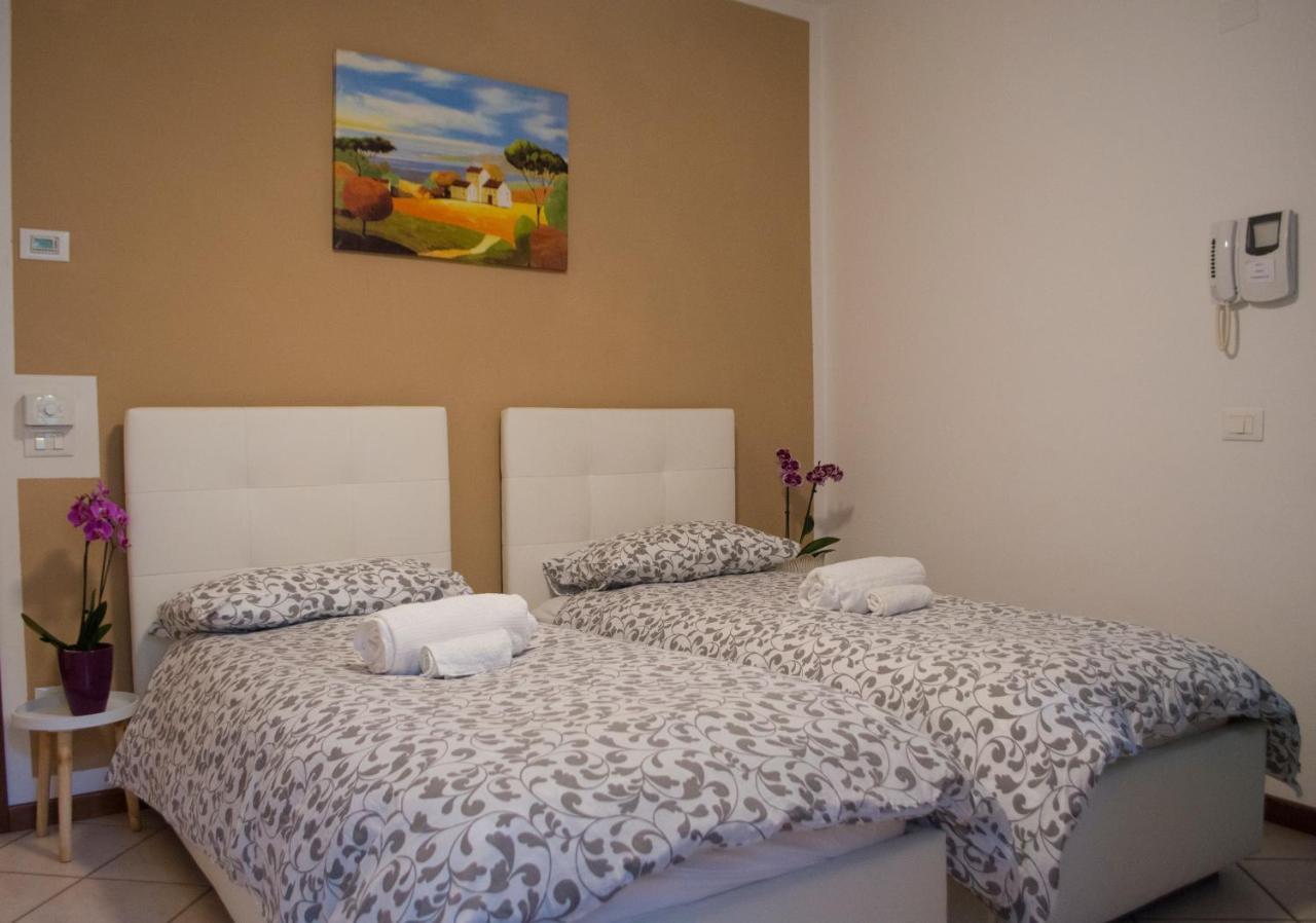 Camera Il Borgo Vicino Al Castello Con Parcheggio 马尔切西内 外观 照片